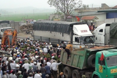 Dân chặn quốc lộ 1A